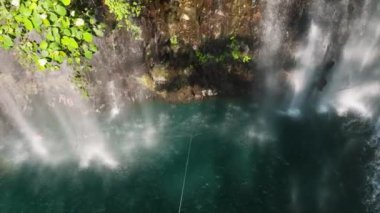 Tinago Şelalesi güneş ışığı altında. Lanao del Norte. Mindanao, Filipinler.