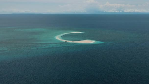 Horní Pohled Bílý Pískovec Tyrkysovou Vodou Atolu Camiguinův Ostrov Filipíny — Stock video