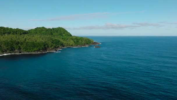 热带岛屿深蓝色海的空中景观 菲律宾棉兰老岛 — 图库视频影像