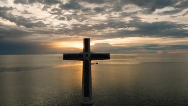 Nedsänkt Kyrkogård Camiguin Island Solnedgång Med Reflektion Bakgrund Filippinerna — Stockvideo