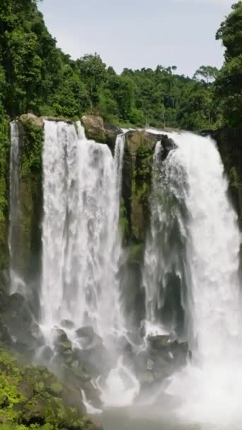 Lindo Respingo Água Limunsudan Falls Mindanao Filipinas Movimento Lento Vista — Vídeo de Stock