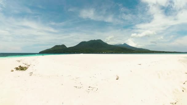 Prášková Písečná Pláž Pobřežní Vlny Camiguinu Filipínách White Island — Stock video