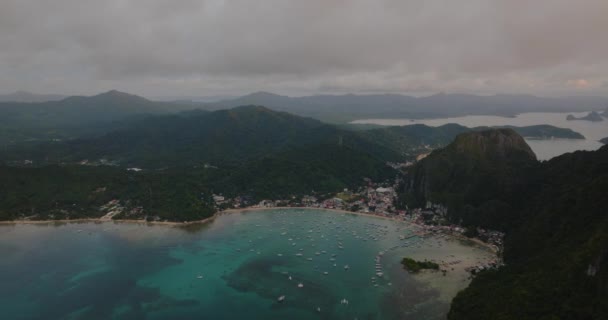 Eau Mer Turquoise Avec Bateaux Tourisme Plage Sable Fin Nido — Video