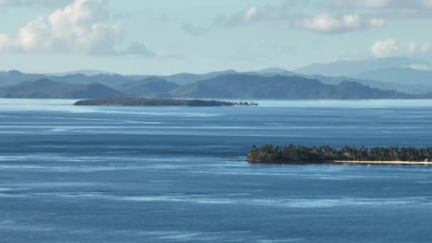 Mare Blu Isola Con Spiaggia Bianca Cielo Blu Nuvole Mindanao — Video Stock