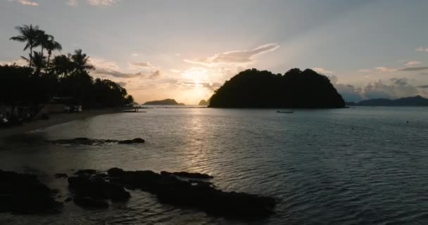 Παραλία Λας Καμπανάς Ηλιοβασίλεμα Στο Νησί Ντεπελντέτ Νίντο Πάλαγουαν Φιλιππίνες — Αρχείο Βίντεο