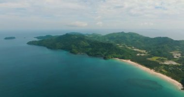 Dagmay Sahili 'nde turkuaz deniz suyu, manzaralı. El Nido, Palawan. Filipinler.