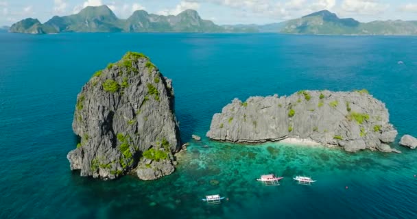 Splendid Limestone Rocks Twin Rocks Miniloc Island Boats Sea Nido — Stock Video