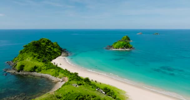 ナッパンビーチの砂浜の海岸からボローニャとビリー諸島 ニード パラワン フィリピン — ストック動画