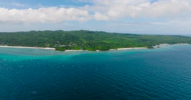 Wyspa Białym Piaskiem Otoczona Błękitnym Morzem Falami Wyspa Carabao San — Wideo stockowe