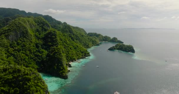 Αεροφωτογραφία Των Νησιών Παραλίες Στο Coron Σκάφη Που Τρέχουν Πάνω — Αρχείο Βίντεο