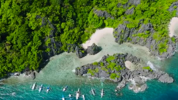 Turistbåtar Hidden Beach Matinloc Island Nido Och Palawan Filippinerna — Stockvideo