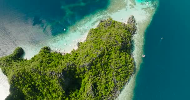 Vit Sandstrand Med Båtar Banul Beach Coron Palawan Filippinerna — Stockvideo