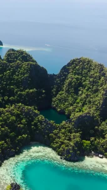 Бирюзовая Лагуна Лодками Скрытая Лагуна Чёрное Озеро Короне Палаван Филиппины — стоковое видео