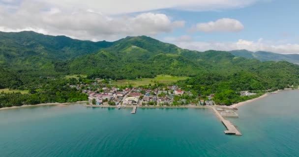 Drohnenaufnahme Der Gemeinde San Agustin Küstenstadt Mit Seehafen Tablas Island — Stockvideo