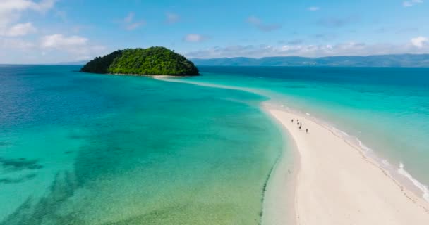 サンドバーとターコイズ海水の波 ロムブロン島の島と砂浜 ロムブロン フィリピン — ストック動画