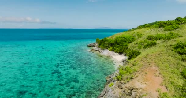 Agua Turquesa Corales Costa Rocosa Isla Cobrador Romblon Filipinas — Vídeos de Stock