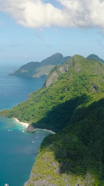 Barcos Playa Los Siete Comandos Nido Palawan Filipinas Vista Vertical — Vídeo de stock