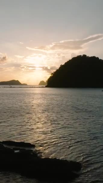 Παραλία Λας Καμπανάς Ηλιοβασίλεμα Στο Νησί Ντεπελντέτ Νίντο Πάλαγουαν Φιλιππίνες — Αρχείο Βίντεο