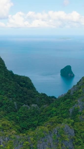 Остров Кадлао Великолепными Известняковыми Породами Зелеными Растениями Эль Нидо Палаван — стоковое видео