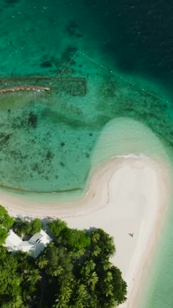 Vista Drone Praia Areia Branca Com Água Azul Turquesa Oceano — Vídeo de Stock