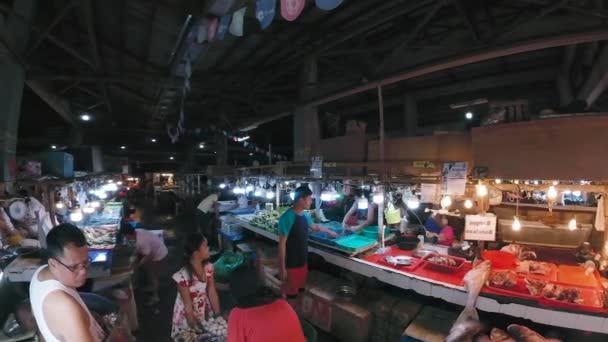 Iligan City Травня 2023 Постачальник Продає Рибу Громадському Ринку Філіппіни — стокове відео