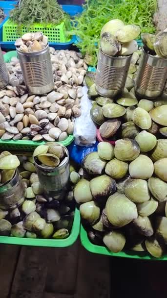 伊利甘当地市场摊位上的海鲜和海藻 菲律宾 纵向观点 — 图库视频影像