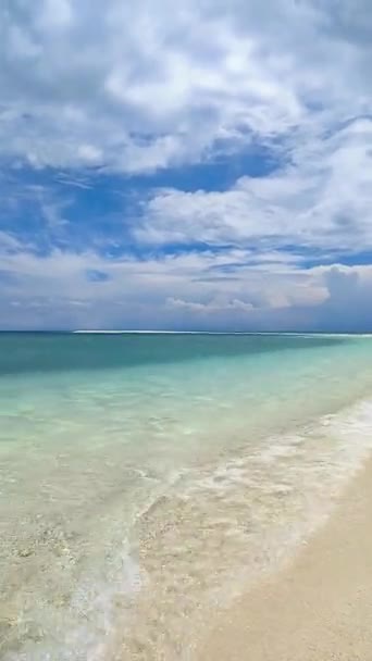 Belle Onde Oceaniche Trasparenti Banchi Sabbia Isola Camiguin Filippine Vista — Video Stock