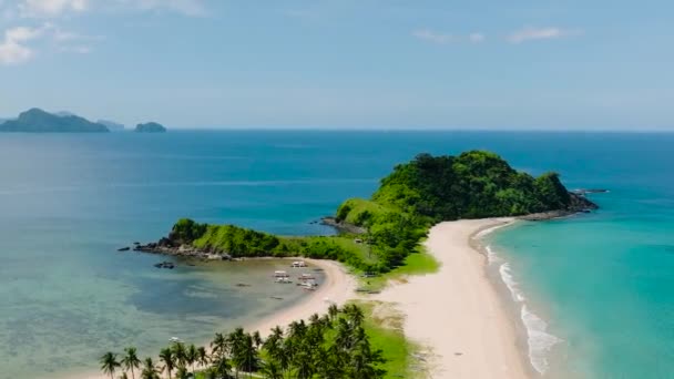 パラワン州エルニドのナッパンビーチとツインビーチの白い砂浜 フィリピン — ストック動画