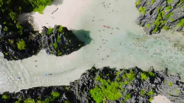 Прекрасний Чудовий Вапняк Прихованому Пляжі Острів Матінлок Ель Нідо Палаван — стокове відео