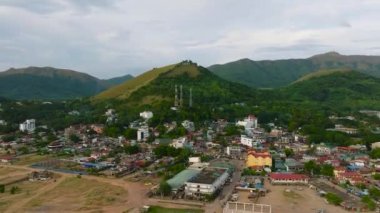 Dağ kenarı manzarası çok güzel. Coron Town Düzeni. Palawan, Filipinler.