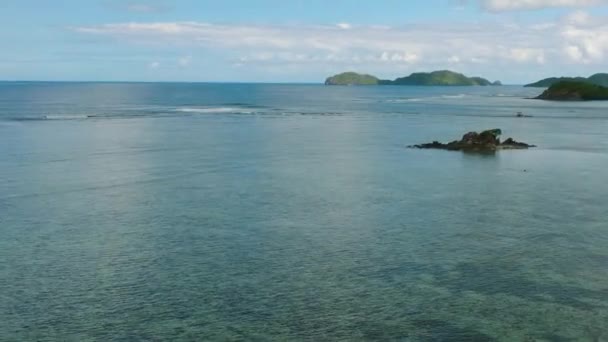 Átlátszó Tengervíz Korallokkal Busuangában Kék Felhők Palawan Vagyok Fülöp Szigetek — Stock videók