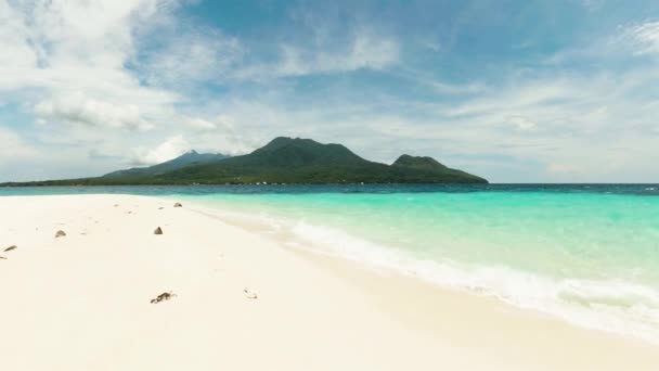 Plážové Vlny Sandbaru Camiguinu Filipínách White Island — Stock video
