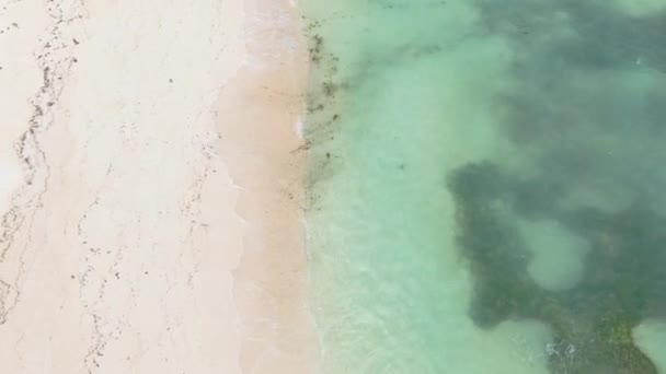 海浪掠过白沙滩 卡拉巴岛 Romblon 菲律宾 — 图库视频影像