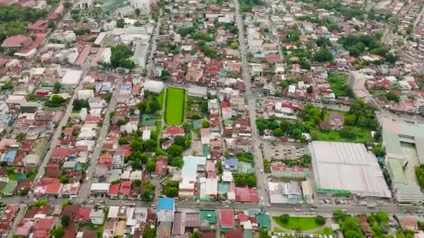 Volando Sobre Los Edificios Calles Con Coches Ciudad Iloilo Isla — Vídeo de stock