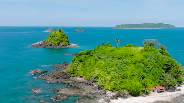 Costa Rocosa Con Olas Oceánicas Las Islas Bolog Nido Palawan — Vídeos de Stock