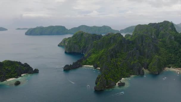 해변과 화려한 석회암 실로스 엘니도 팔라완 필리핀의 — 비디오