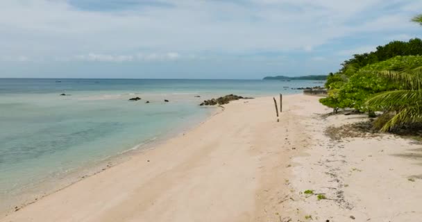 Água Mar Transparente Ondas Sobre Areia Branca Resort Praia Santa — Vídeo de Stock