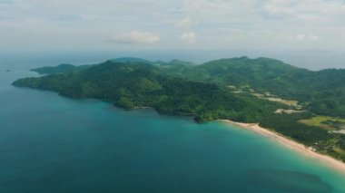 Dagmay Sahili 'nde turkuaz deniz suyu, manzaralı. El Nido, Palawan. Filipinler.