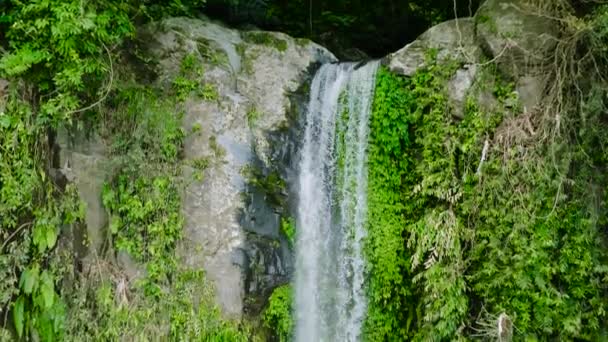 Provincia Montaña Con Cascadas Vista Cámara Lenta Katibawasan Falls Camiguin — Vídeos de Stock