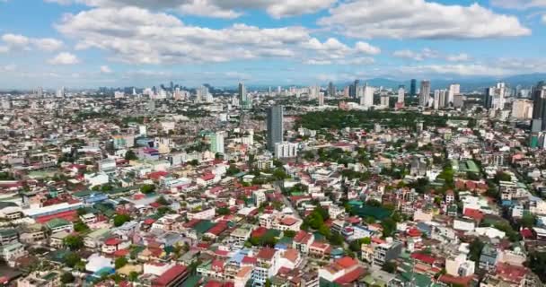 Κάτοψη Κτιρίων Δρόμων Και Πύργων Στην Πόλη Mandaluyong Φιλιππίνες — Αρχείο Βίντεο