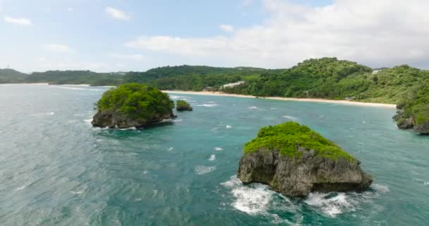 Isletas Con Olas Del Océano Playa Ilig Iligan Cielo Azul — Vídeos de Stock