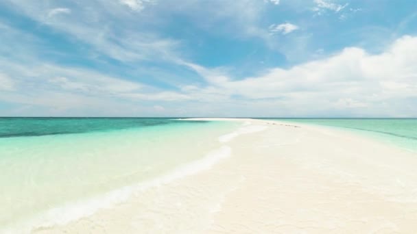 Bílý Ostrov Krásnými Mořskými Vlnami Břehu Camiguinův Ostrov Filipíny — Stock video