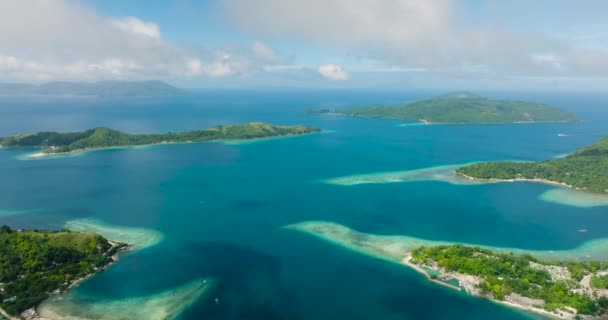 岛上的热带景观 海岸线上有绿松石水 Romblon 菲律宾 — 图库视频影像
