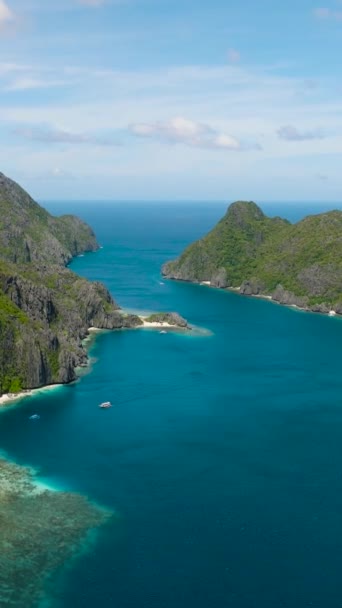Blue Sea Sun Reflection White Beach Tapiutan Island Matinloc Island — Stock Video
