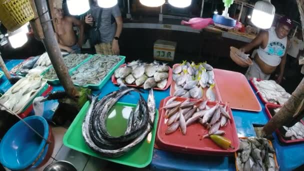 Iligan City Mei 2023 Nachtmarkt Met Zeevruchten Koop Filippijnen — Stockvideo