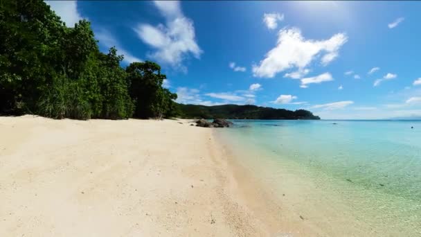 Natuurlijke Omgeving Van Zon Reflectie Het Heldere Zeewater Tiamban Beach — Stockvideo