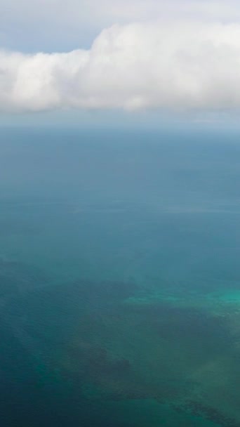 Drone Ansicht Des Blauen Meeres Offene Oberfläche Mit Korallenriffen Tablas — Stockvideo