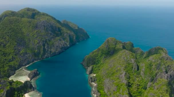 Vista Drone Praia Branca Ilha Tapiutan Ilha Matinloc Nido Palawan — Vídeo de Stock