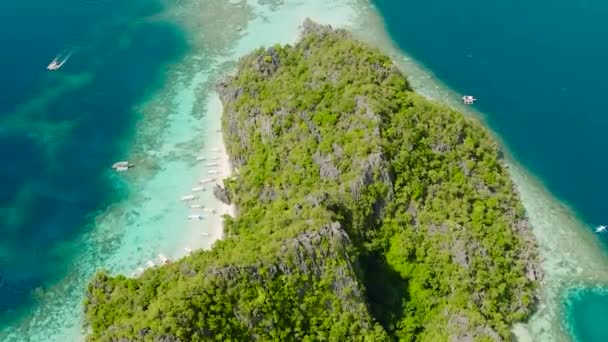 Volando Sobre Black Lake Banul Beach Coron Palawan Filipinas — Vídeos de Stock