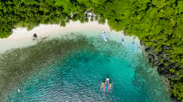 Group Boats Pasandigan Cove Sun Reflection Greenish Sea Water Cadlao — Stock Video
